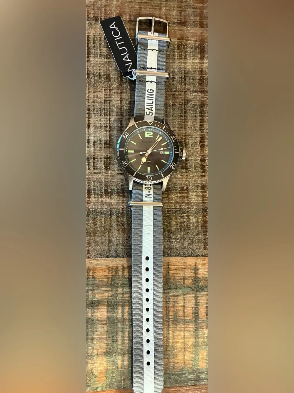 Nautica N83 NAPABS902 Men's Sport Watch Gray Stripe Nylon Strap Like New in Box